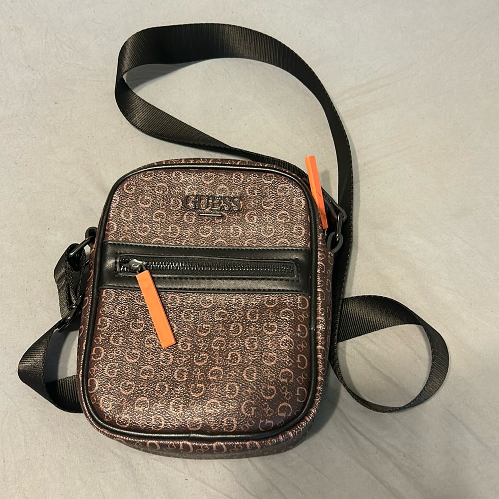 Men’s Guess crossbody bag